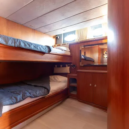 Botel Yacht Evasion La Rochelle - Bateau Insolite *