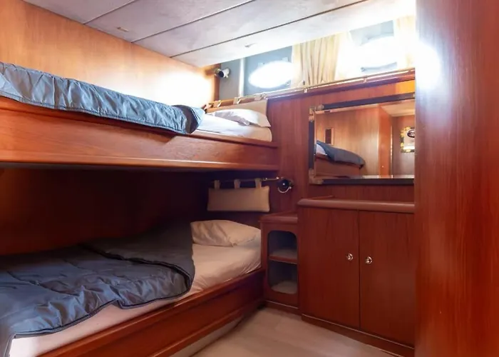 Botel Yacht Evasion - Bateau Insolite *